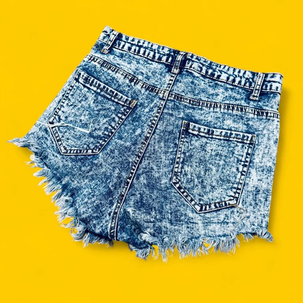 Distressed 90’s Style High-Rise Booty Jean Denim Shorts Junior Large